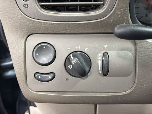 Used 2006 Dodge Grand Caravan SXT image 19