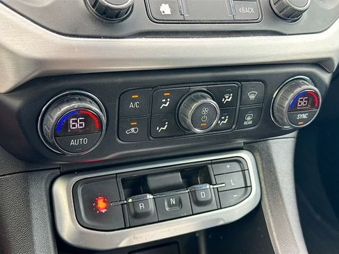 Used 2020 GMC Acadia SLE w/ Driver Convenience Package FWD image 21