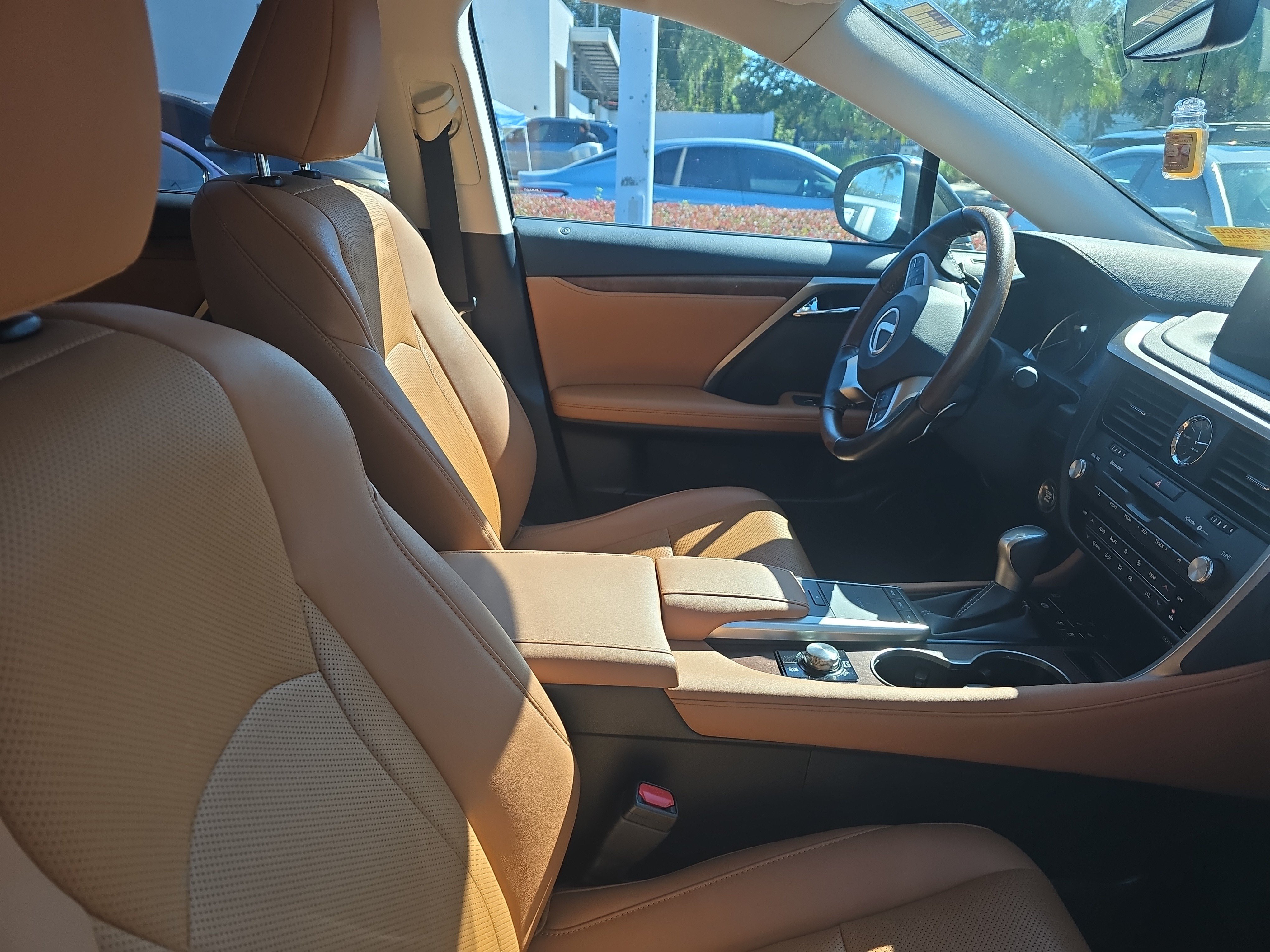 Used 2021 Lexus RX 350L FWD w/ Premium Package image 4