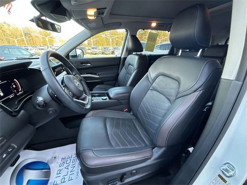 Used 2024 Nissan Pathfinder Platinum w/ Cargo Package image 13