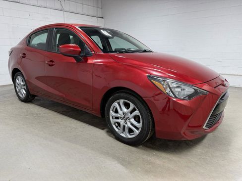 Used 2017 Toyota Yaris iA FWD image 3
