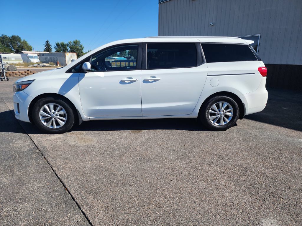 Used 2016 Kia Sedona LX w/ Option Group 020 FWD image 2