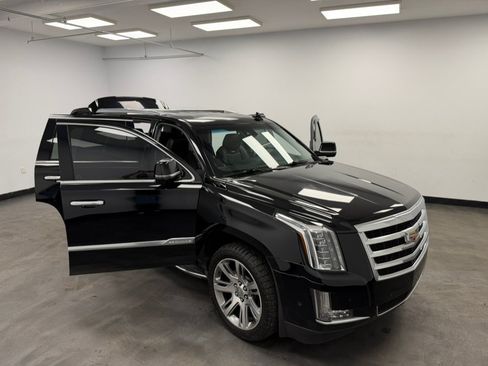 Used 2017 Cadillac Escalade Luxury AWD/4WD image 26