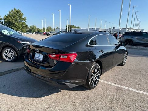 Used 2017 Chevrolet Malibu LT w/ Leather Package FWD image 3