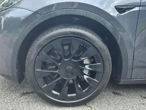Used 2022 Tesla Model Y Long Range AWD/4WD image 17