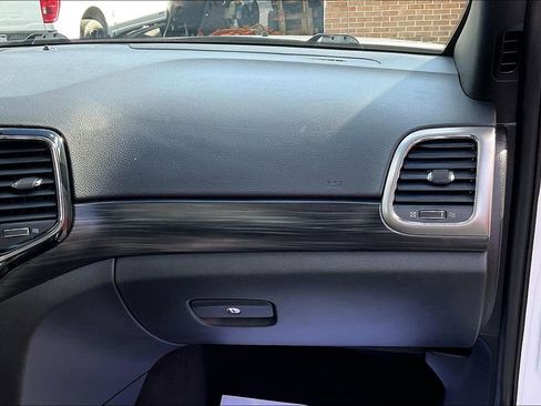 Used 2019 Jeep Grand Cherokee Altitude image 15