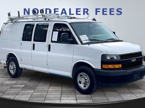 Used 2018 Chevrolet Express 2500 w/ Driver Convenience Package RWD image 3