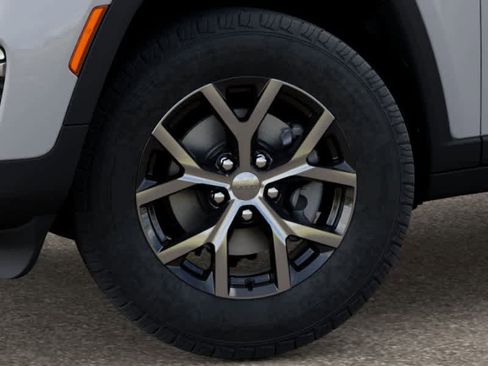 New 2025 Jeep Grand Cherokee Limited image 8