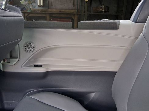 Used 2023 Toyota Sienna XLE FWD image 10