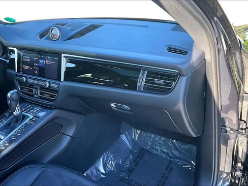Used 2021 Porsche Macan image 18