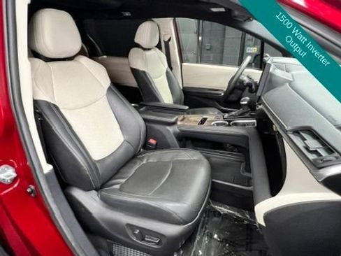 Used 2025 Toyota Sienna Platinum AWD/4WD image 8