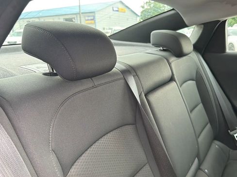 Used 2017 Chevrolet Malibu LT FWD image 58