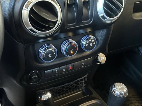 Used 2014 Jeep Wrangler Rubicon w/ Power Convenience Group AWD/4WD image 24
