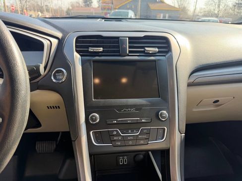 Used 2019 Ford Fusion SE image 15