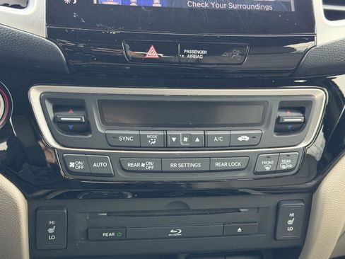 Used 2018 Honda Pilot Touring image 20