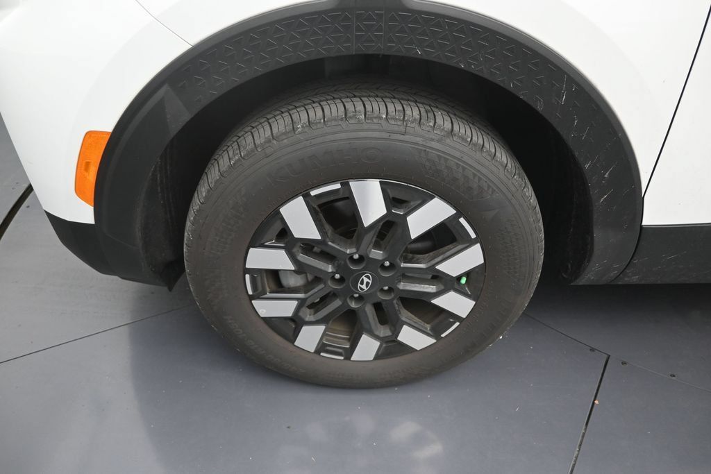 Used 2026 Hyundai Santa Cruz SE FWD image 9