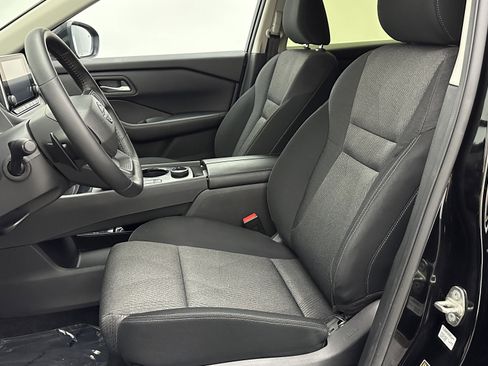 Used 2025 Nissan Rogue SV image 13