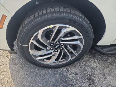 New 2026 Lincoln Navigator Premiere AWD/4WD image 9