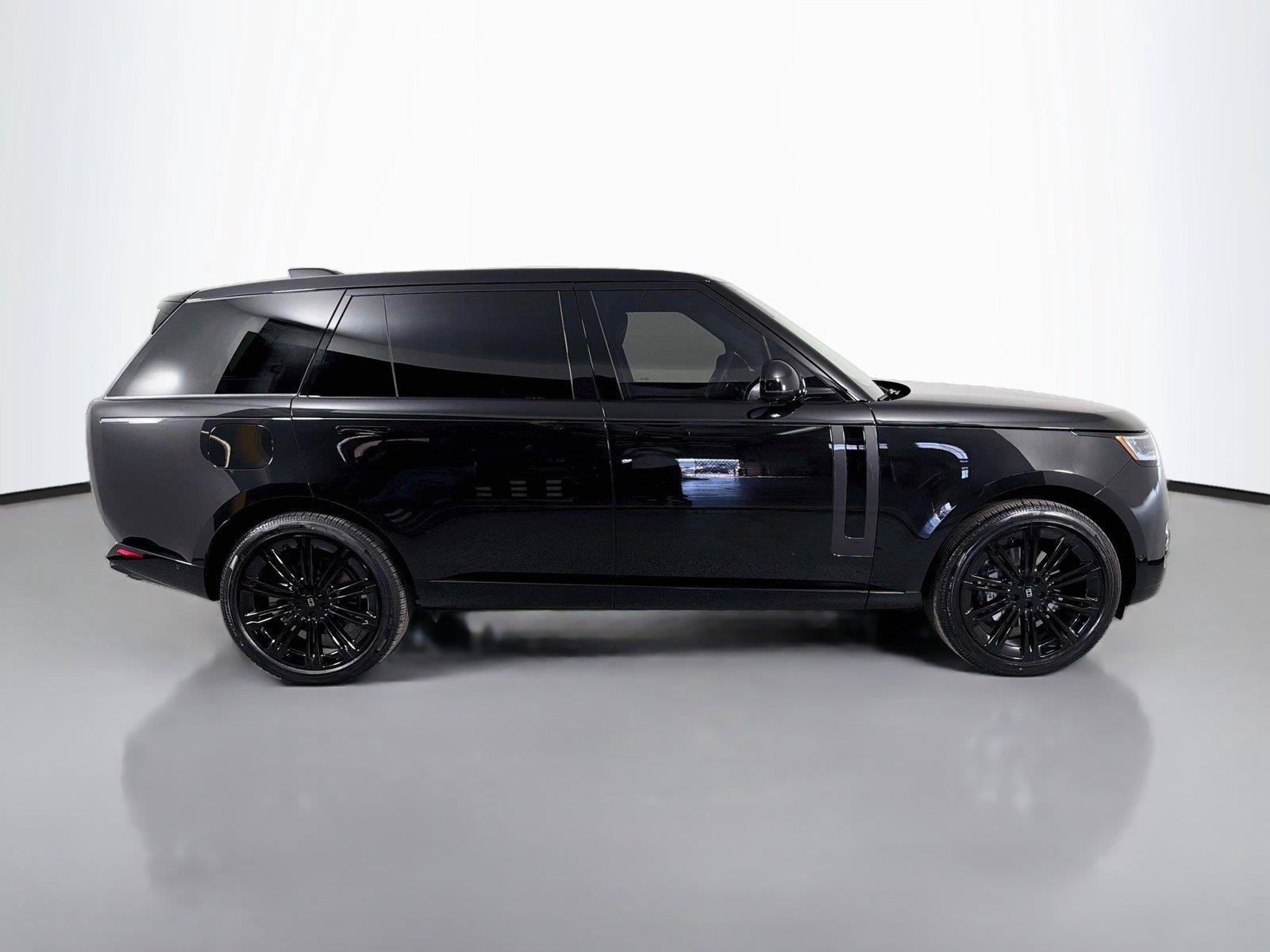 New 2027 Land Rover Range Rover Long Wheelbase SE AWD/4WD image 4