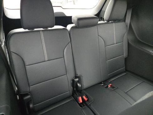 New 2026 GMC Acadia Elevation w/ Elevation Premium Package AWD/4WD image 11