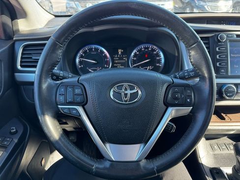 Used 2015 Toyota Highlander Limited image 26
