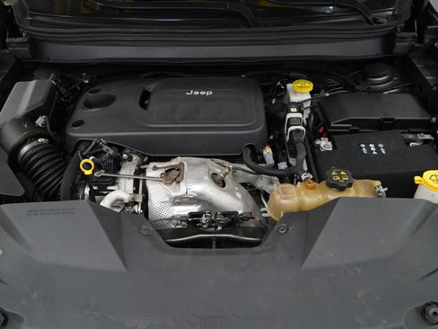 Used 2020 Jeep Cherokee Limited image 34