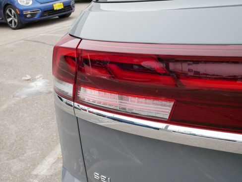 Used 2025 Volkswagen Atlas Cross Sport SEL Premium R-Line image 17