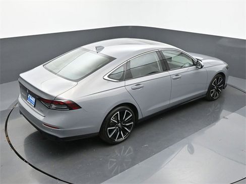 Used 2024 Honda Accord Touring image 17