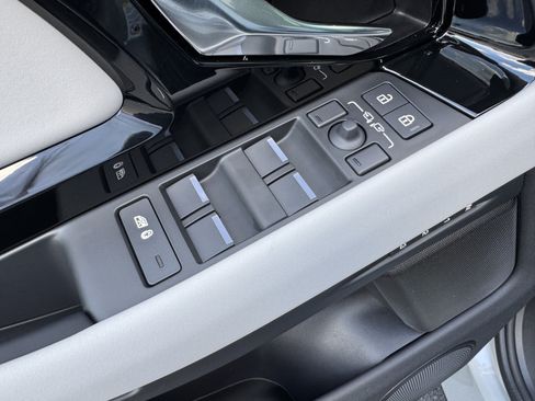 New 2026 Land Rover Range Rover Evoque Dynamic SE AWD/4WD image 11