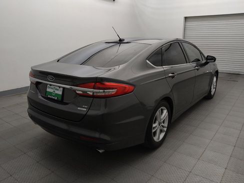 Used 2018 Ford Fusion SE w/ Fusion SE Technology Package FWD image 9