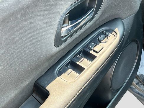 Used 2019 Honda HR-V LX image 17