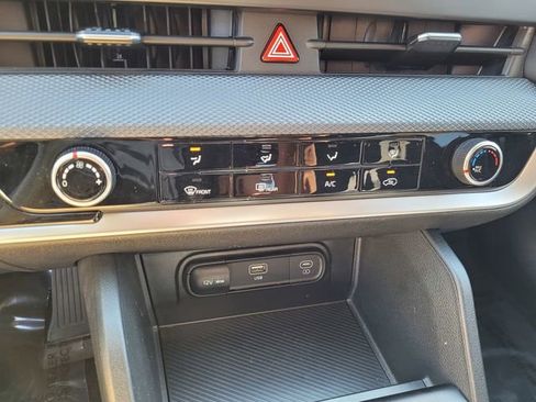 Used 2024 Kia Sportage LX image 18