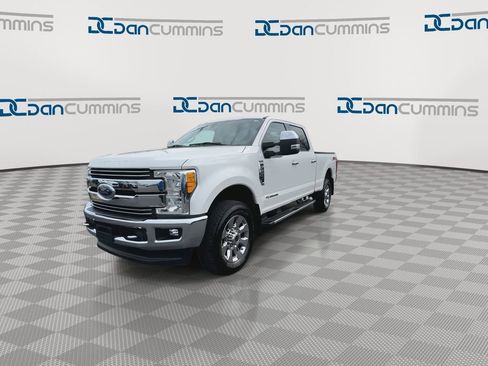 Used 2017 Ford F250 Lariat w/ Chrome Package image 4