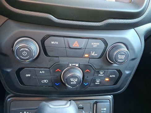 Used 2021 Jeep Renegade Latitude image 15