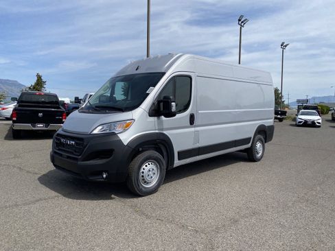 New 2025 RAM ProMaster 2500 w/ Convenience Group image 12