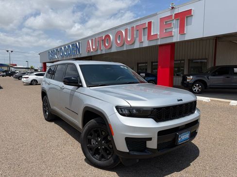 Used 2025 Jeep Grand Cherokee L Altitude RWD image 1