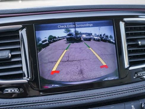 Used 2017 Chrysler Pacifica Limited w/ UConnect Theater Package FWD image 23
