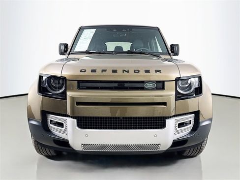 Used 2025 Land Rover Defender 110 S image 2