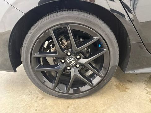 Used 2023 Honda Civic Sport image 11