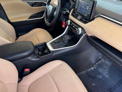 Certified 2021 Toyota RAV4 LE AWD/4WD image 20