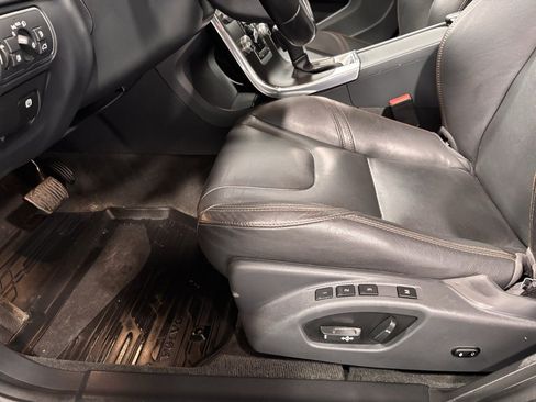 Used 2016 Volvo V60 T5 Cross Country w/ Convenience Package image 11