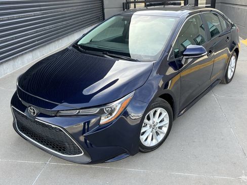 Used 2021 Toyota Corolla XLE image 2