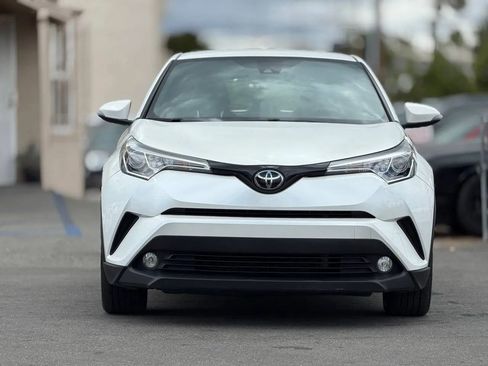 Used 2018 Toyota C-HR XLE FWD image 3