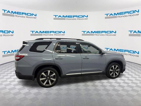 Used 2023 Honda Pilot Touring image 6
