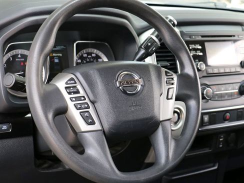 Used 2017 Nissan Titan SV RWD image 18