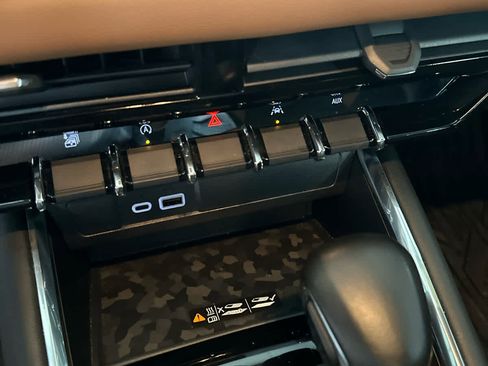 Used 2023 GMC Canyon AT4 w/ AT4 Premium Package image 32