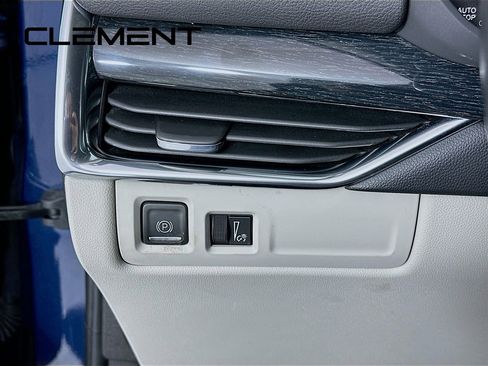 Used 2022 Cadillac XT4 Premium Luxury image 12