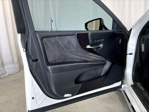 Used 2018 Lexus LS 500 w/ Luxury Package image 21