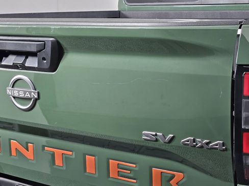 Used 2022 Nissan Frontier SV image 3