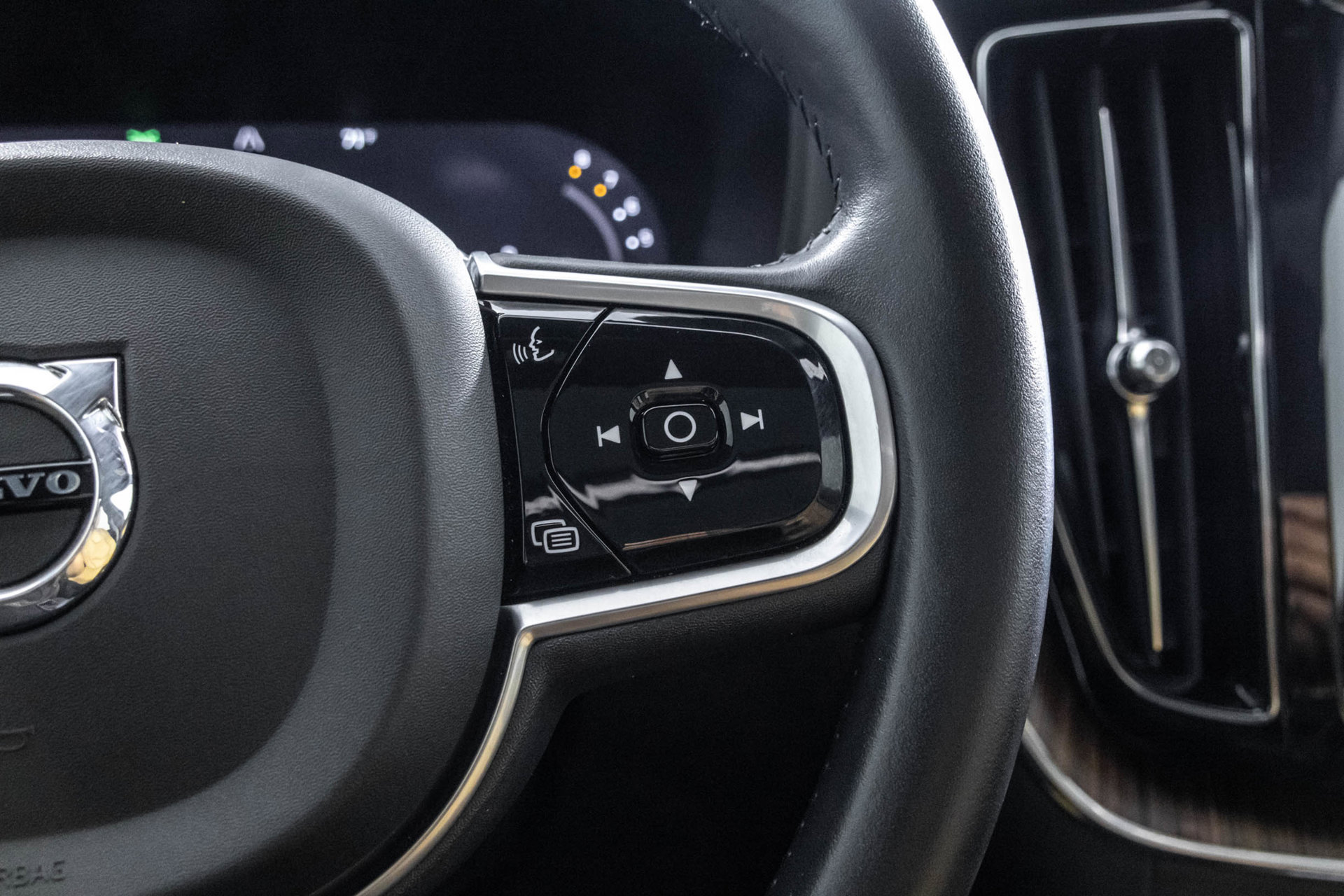 Used 2022 Volvo XC60 B5 Inscription w/ Protection Package Premier FWD image 27